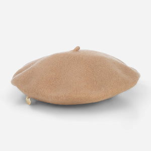 Шапка тип барета в бежово