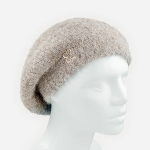 Плетена шапка тип барета в бежово