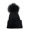Топла зимна шапка с помпон - черна